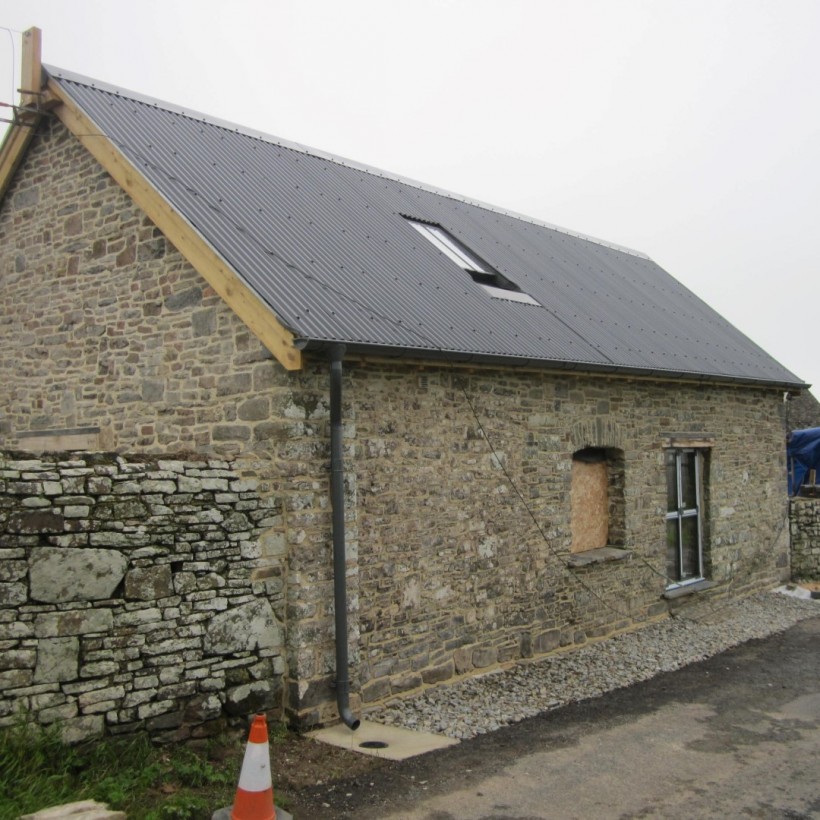 Barn conversion in grounds of listed Manor